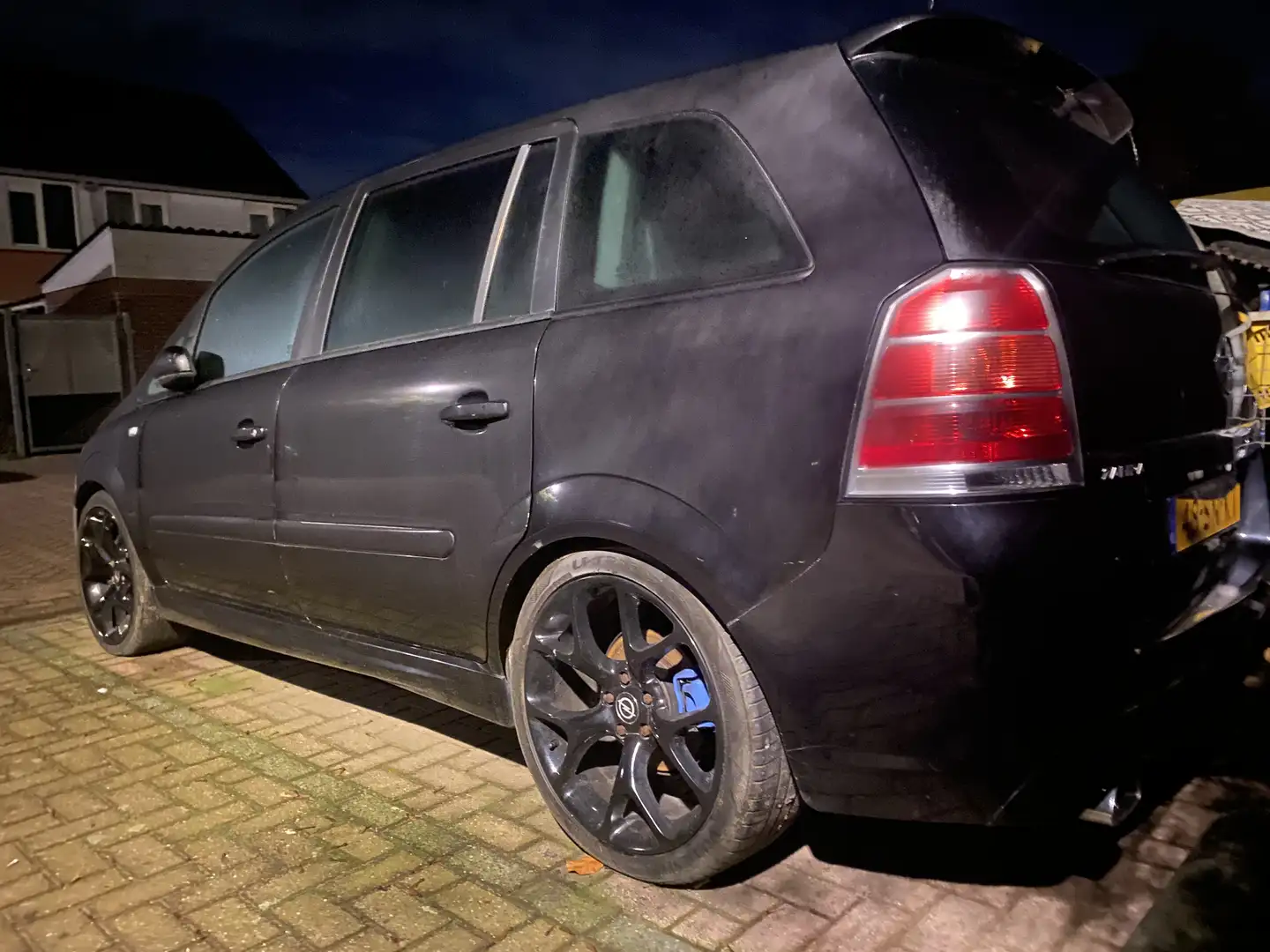 Opel Zafira zafira b 2.0 Turbo OPC Zwart - 1