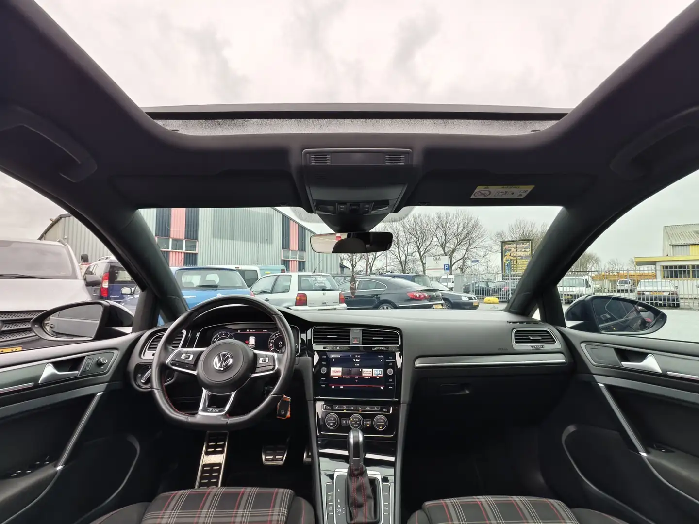 Volkswagen Golf GTI 2.0 TSI Performance / PANO / DSG / VIRTUAL / LAGE Negru - 2