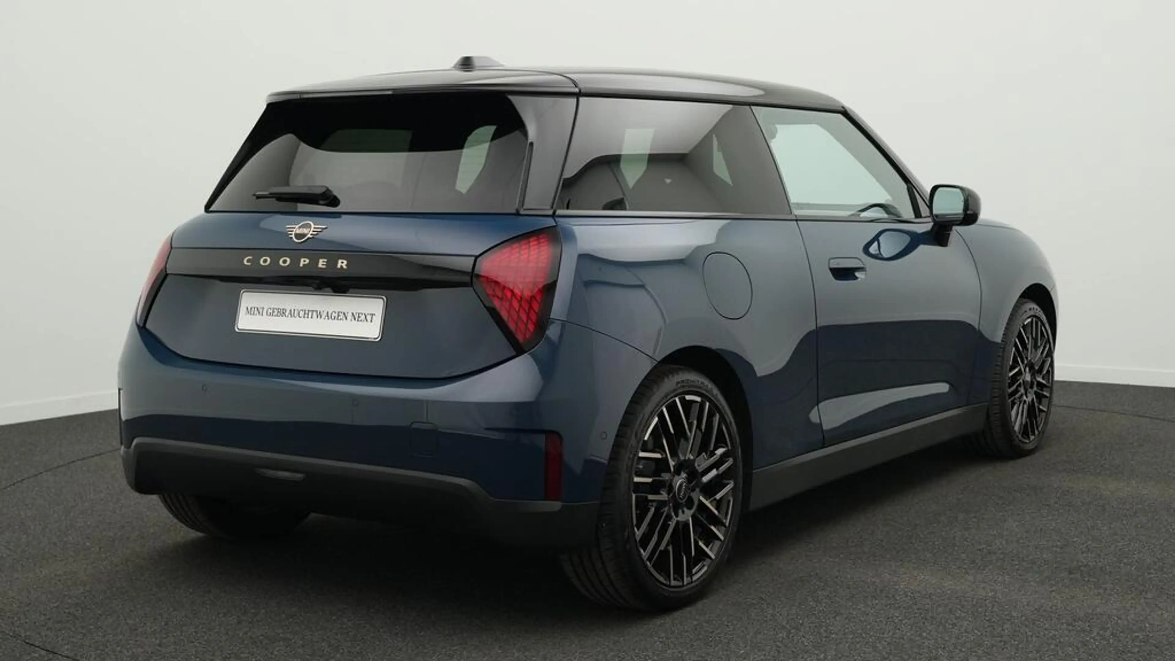 MINI Cooper E Favoured Trim — photo 4