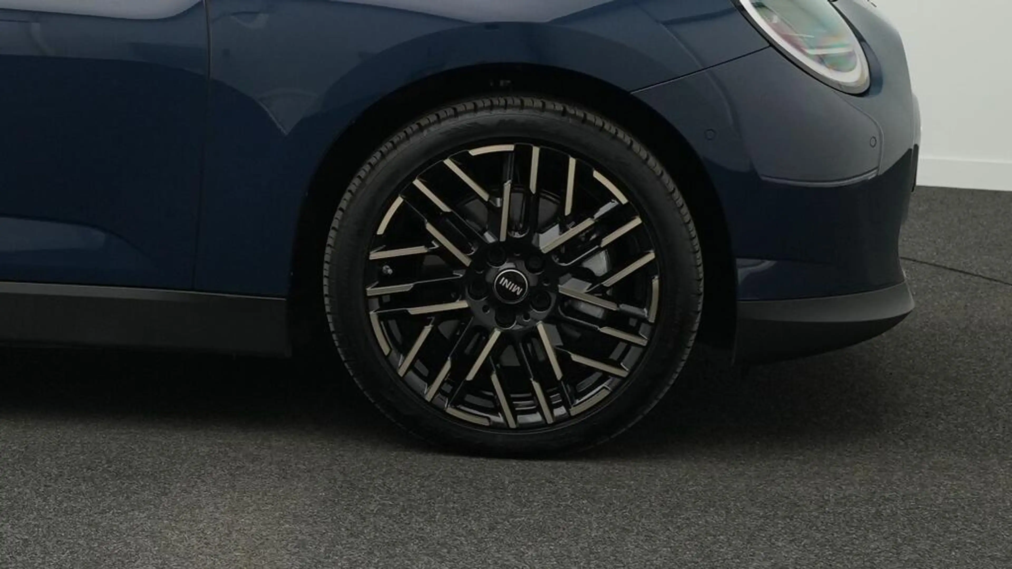 MINI Cooper E Favoured Trim — photo 11