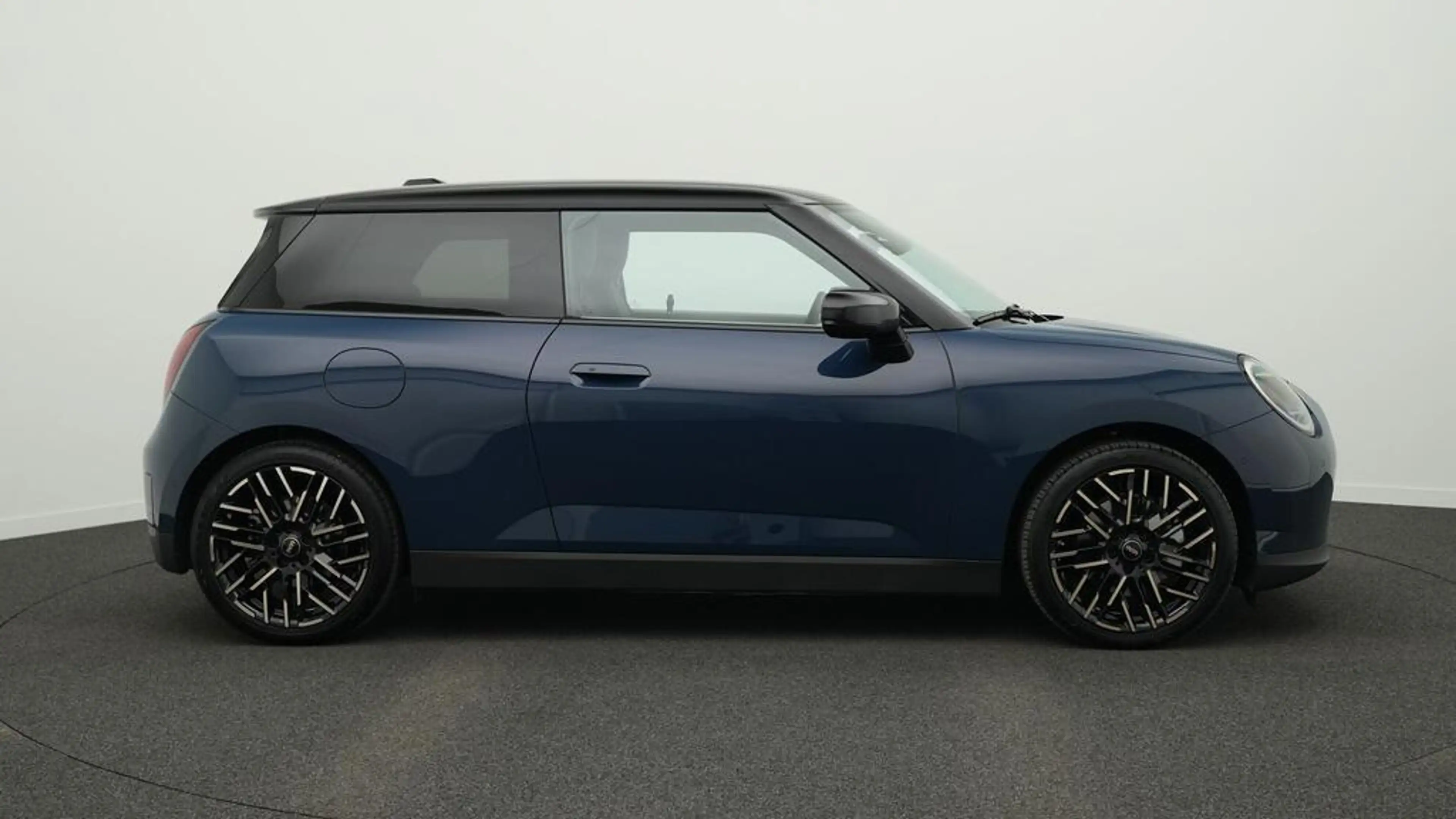 MINI Cooper E Favoured Trim — photo 2