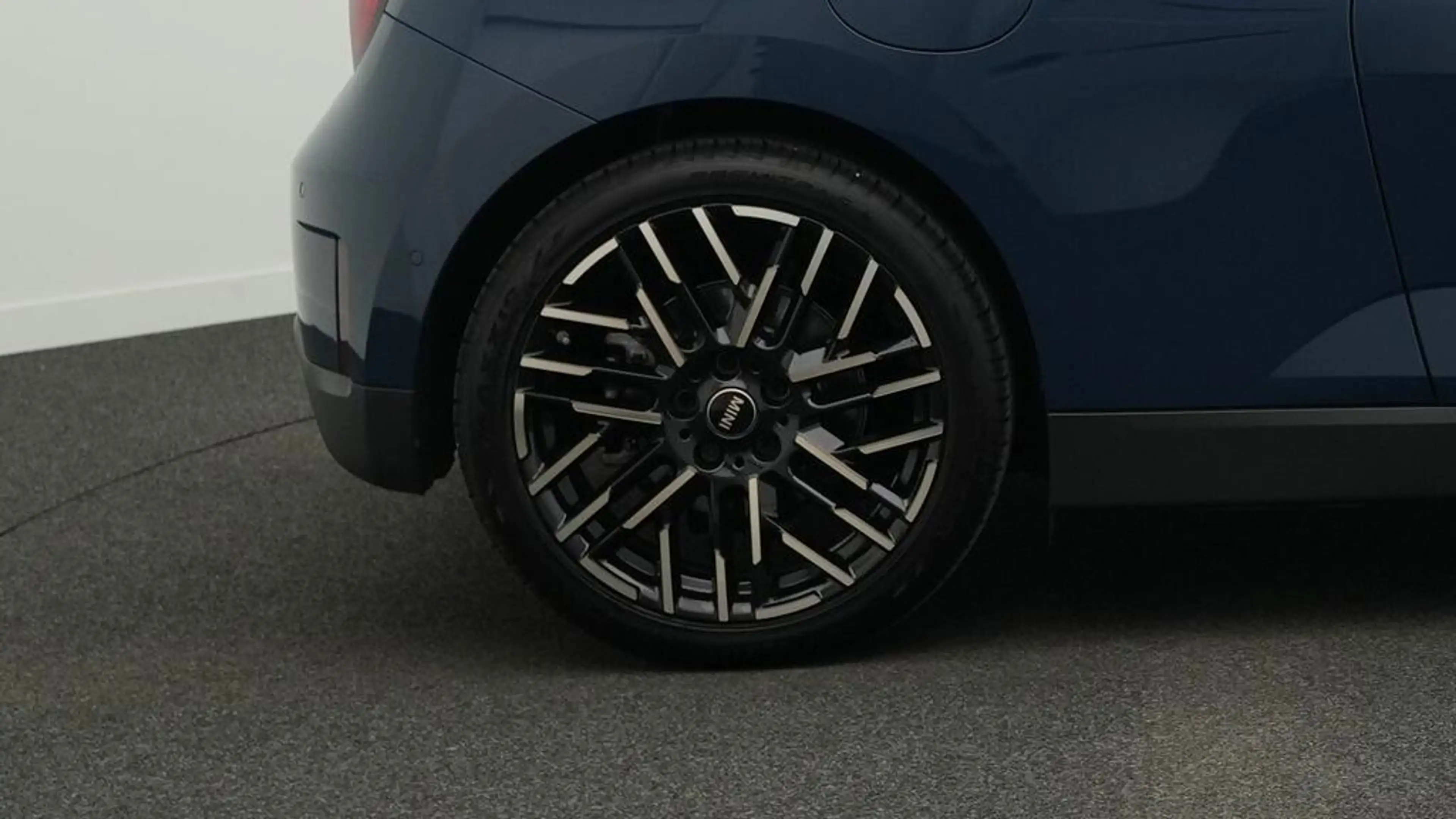 MINI Cooper E Favoured Trim — photo 13