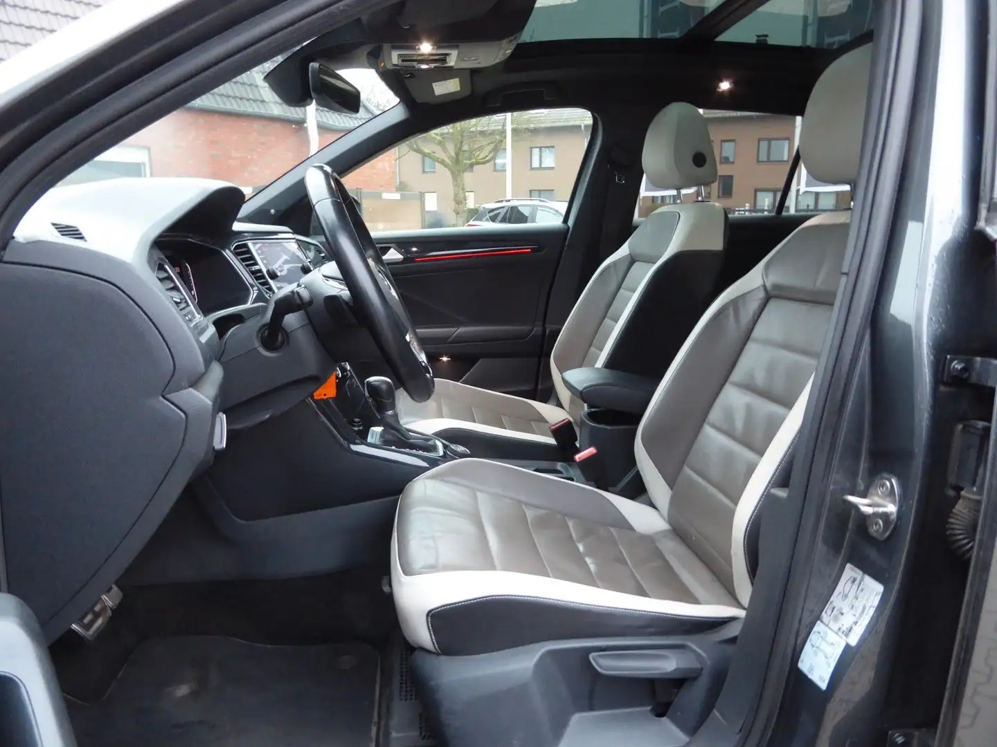 Volkswagen T-Roc Sport 4Motion/1. HAND/PANORAMER/LEDER/AHK Grijs - 2