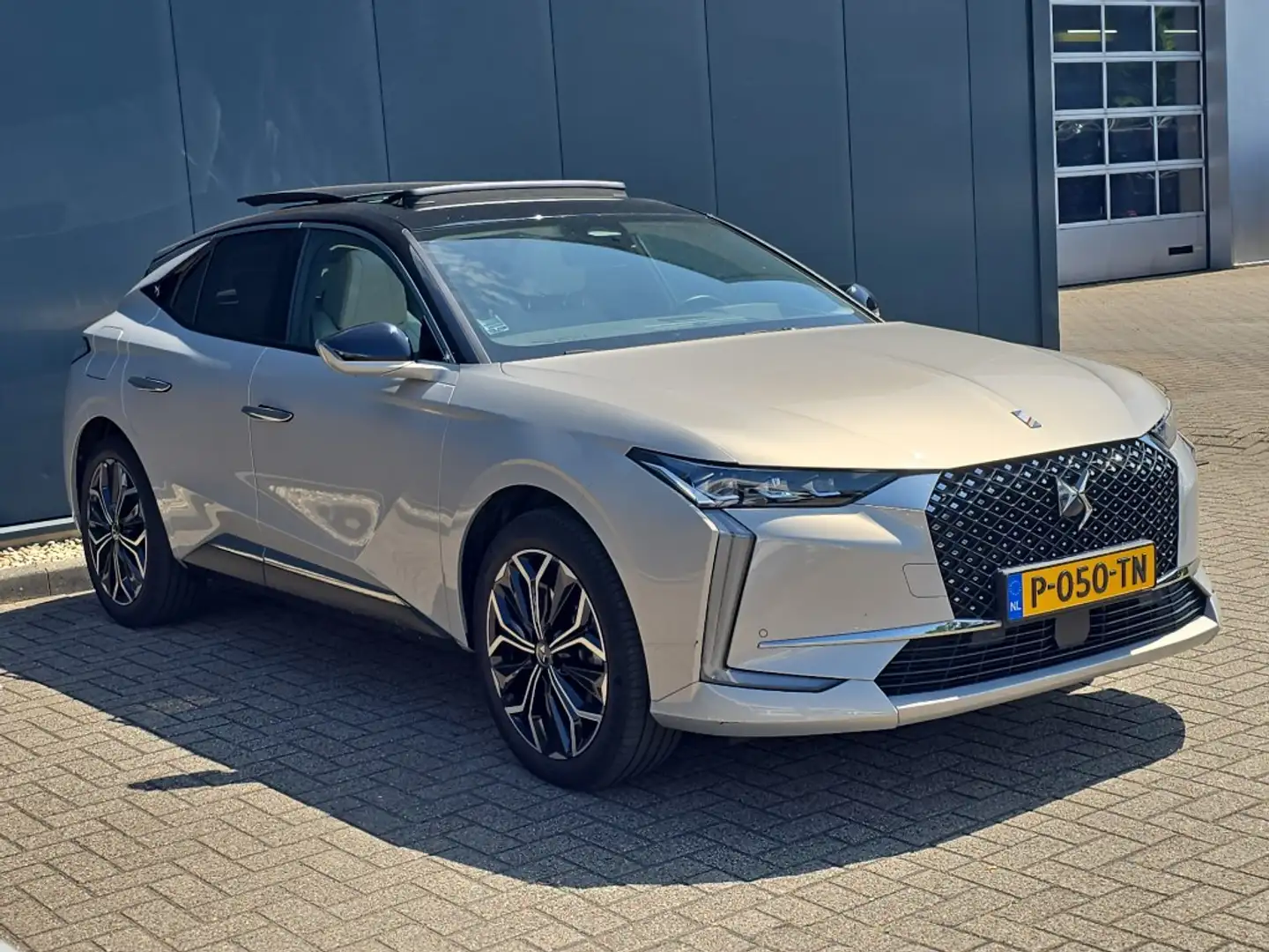 DS Automobiles DS 4 1.6 E-Tense 225pk Aut Rivoli Grijs - 2