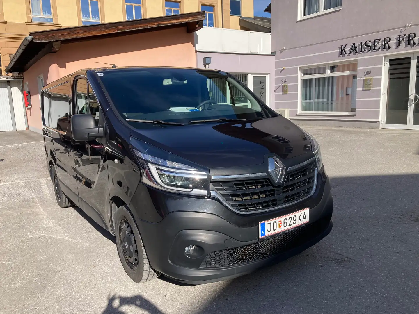 Renault Trafic Schwarz - 2