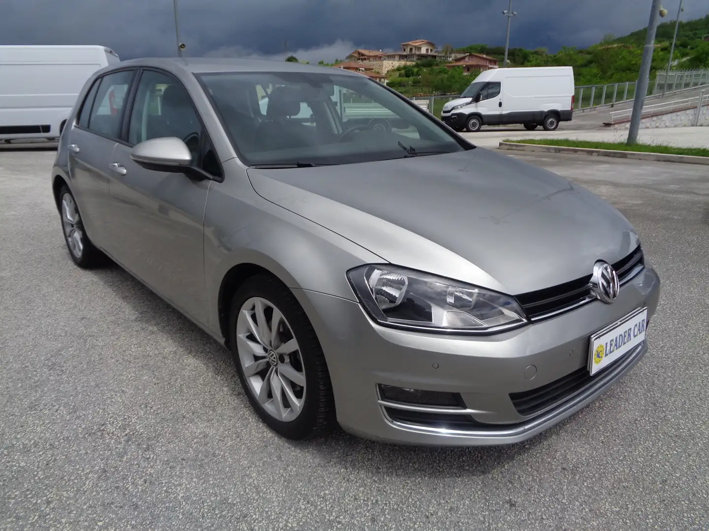 Volkswagen Golf 5p 1.6 tdi Highline 110cv dsg Gris - 1