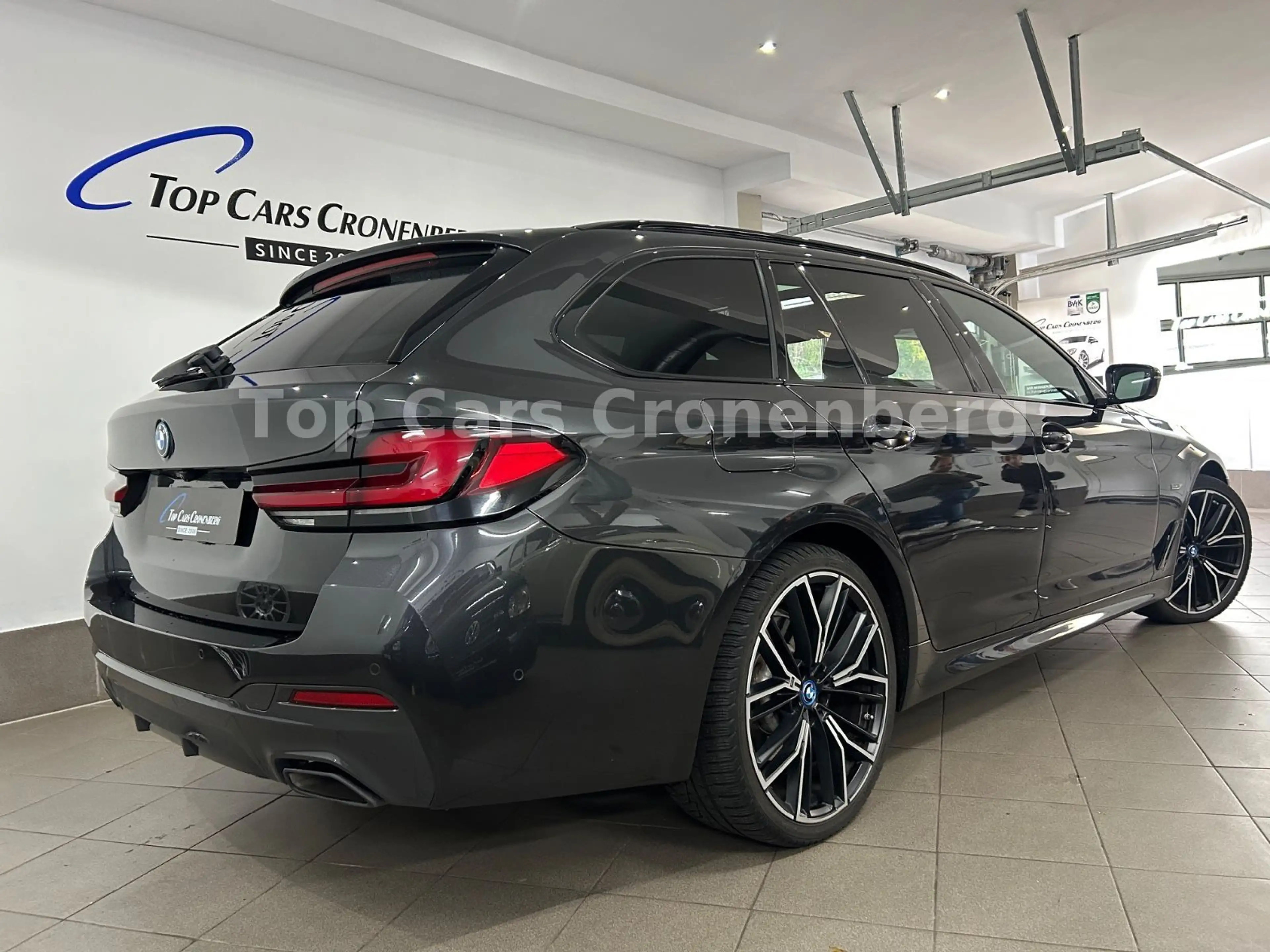 BMW 530 e xDrive M Sport*Panorama*LED*HeadUp*AHK*Kam — photo 3