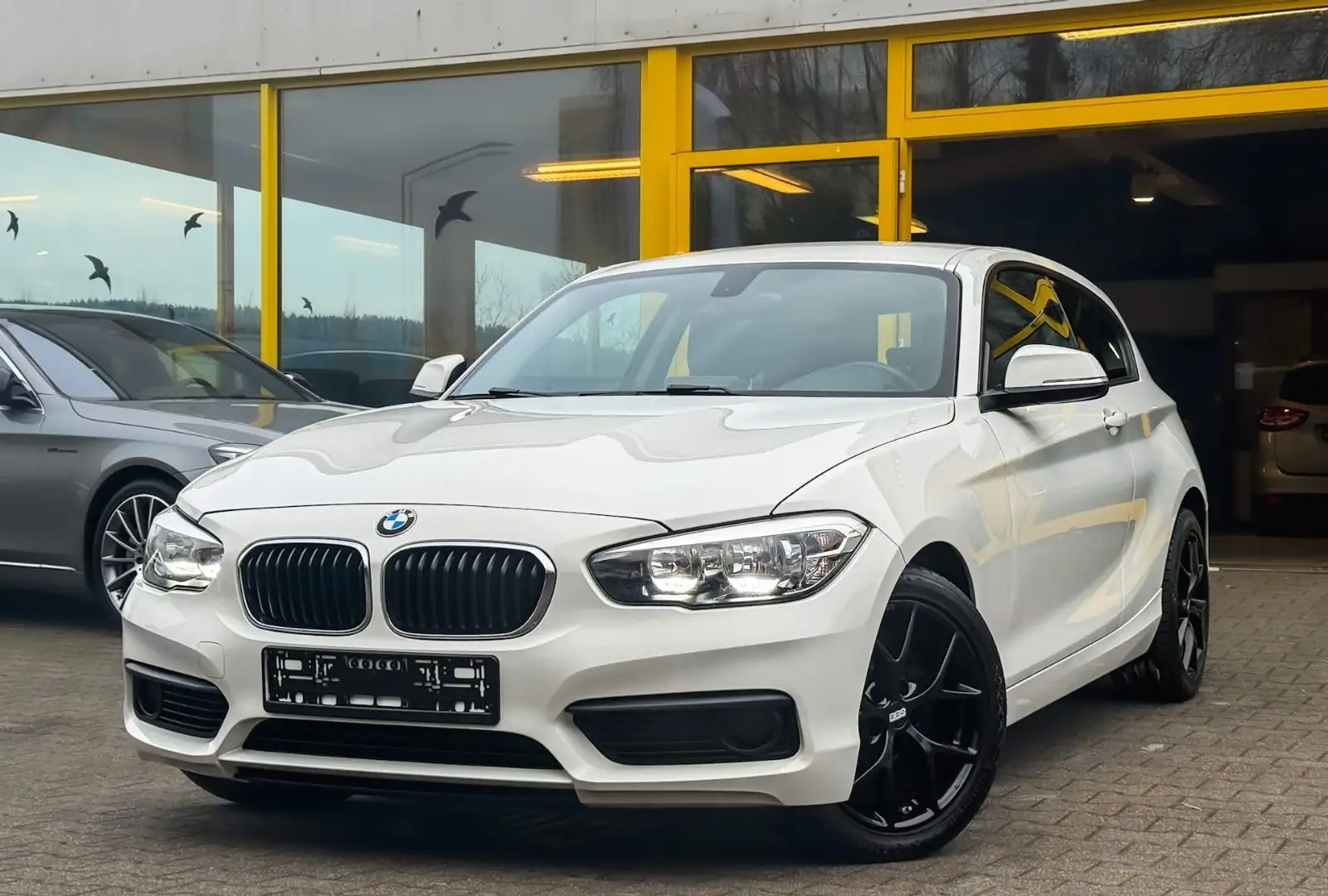 BMW 118 1 Limo 3-trg. 118 i/BBS/PDC/1.HAND/SHZ/KLIMA Weiß - 1