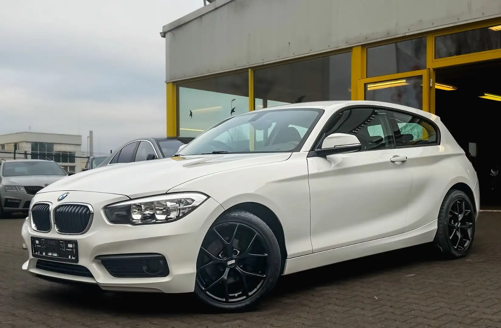 BMW 118 1 Limo 3-trg. 118 i/BBS/PDC/1.HAND/SHZ/KLIMA Weiß - 2