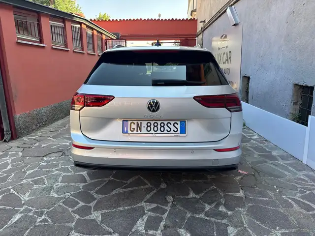 Volkswagen Golf view 2