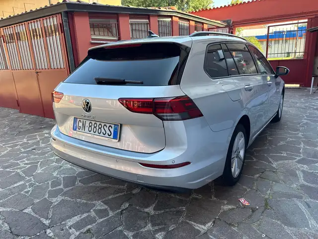 Volkswagen Golf view 4
