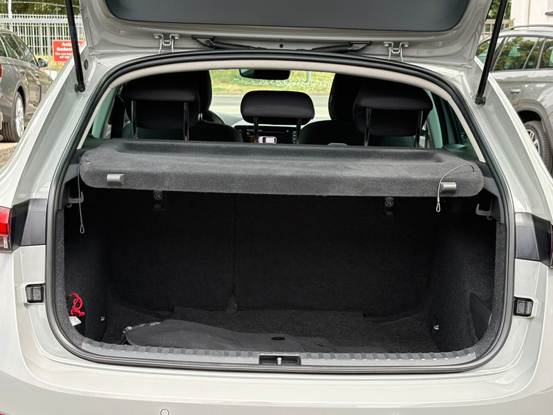 Skoda Scala 1.5 TSI Tour STAHLGRAU VIRTUAL NAVI SHZ — photo 10