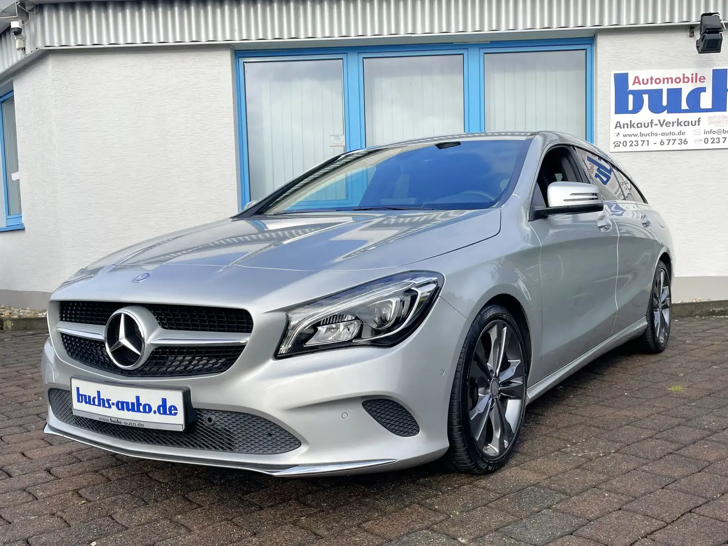 Mercedes-Benz CLA 200 Shooting Brake Urban LED Sportsitze Navi 18" Gris - 1