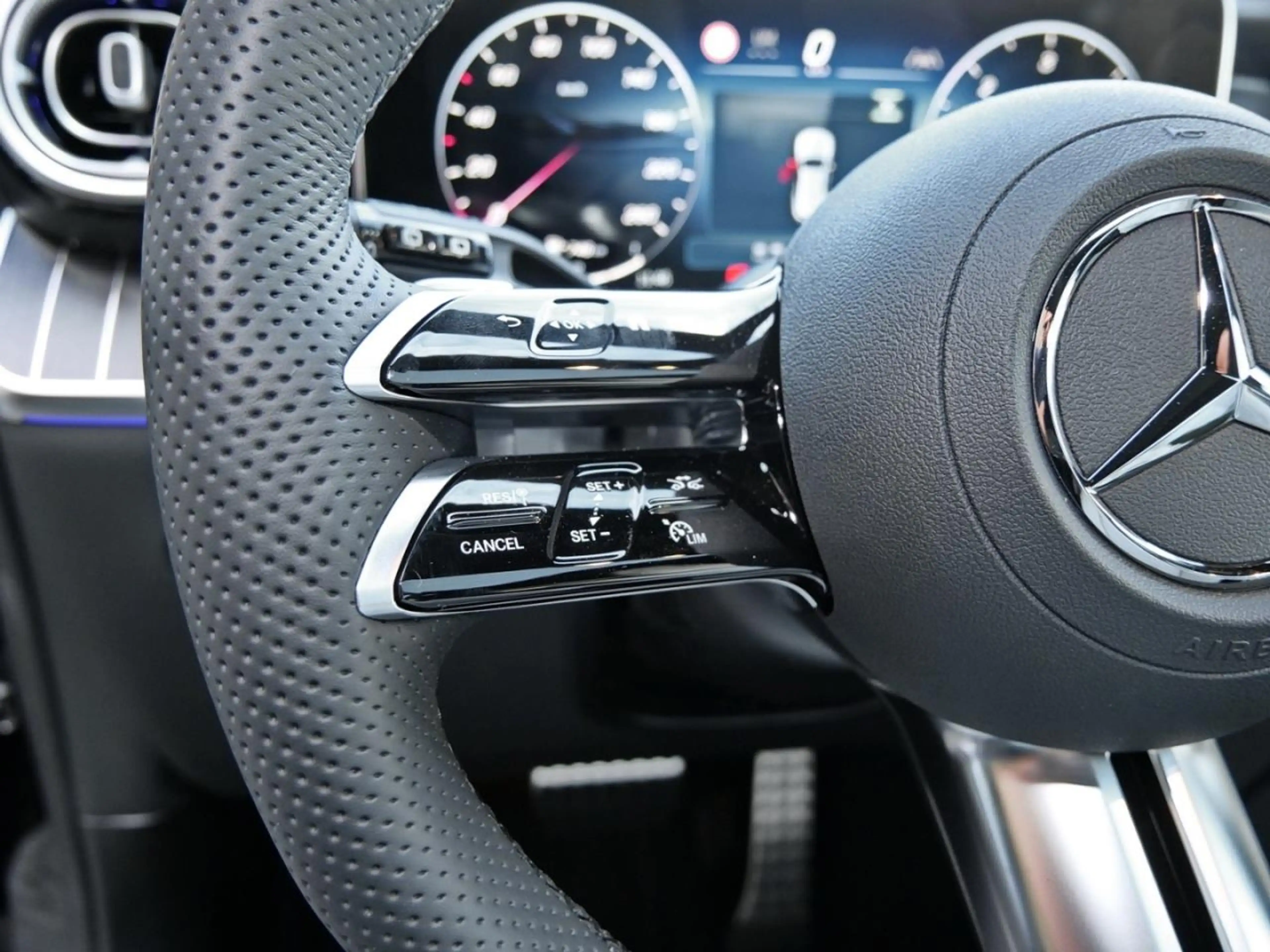 Mercedes-Benz GLC 220 d 4MATIC AMG Distronic Panorama 360° AHK — photo 10