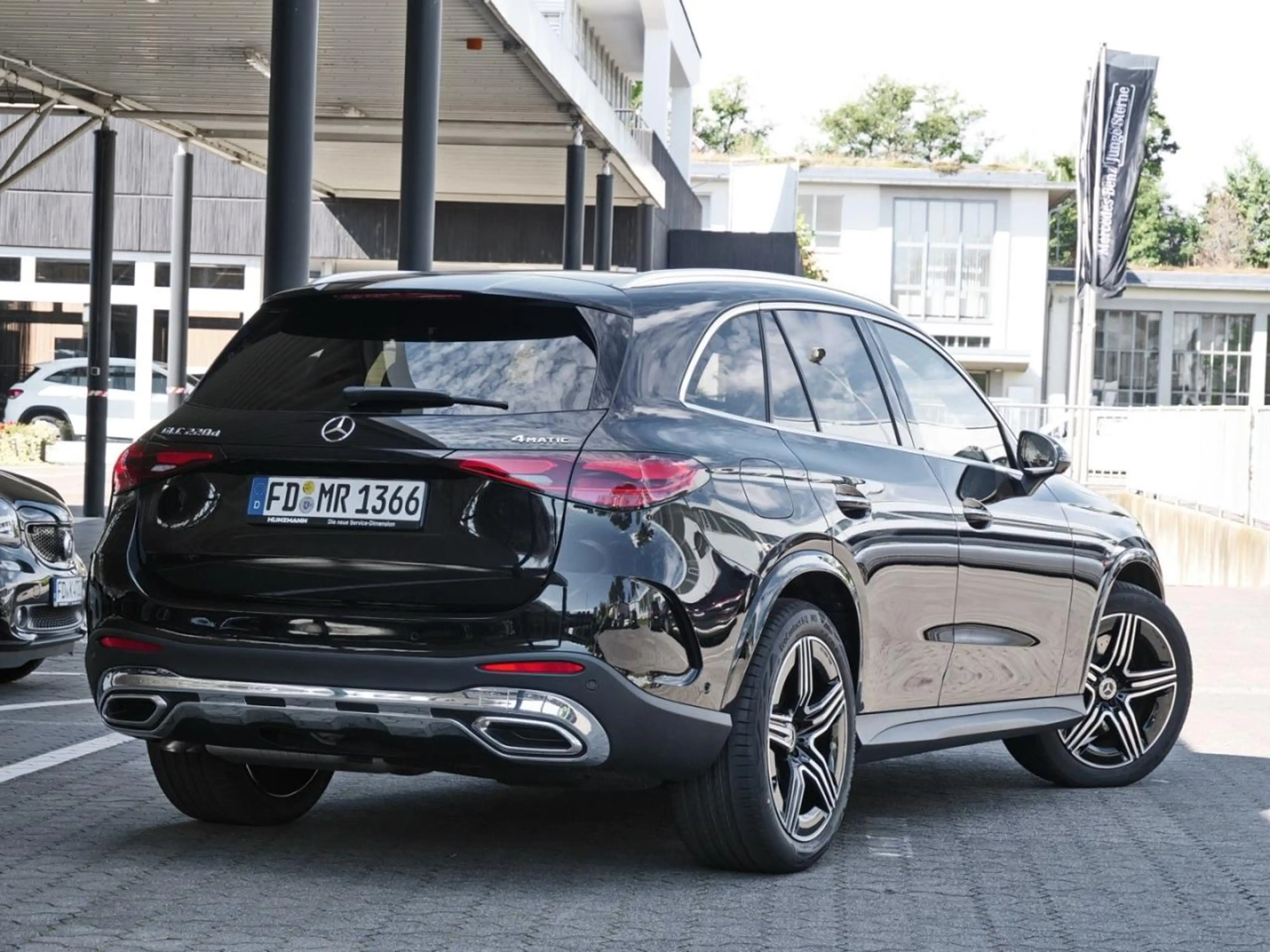 Mercedes-Benz GLC 220 d 4MATIC AMG Distronic Panorama 360° AHK — photo 3