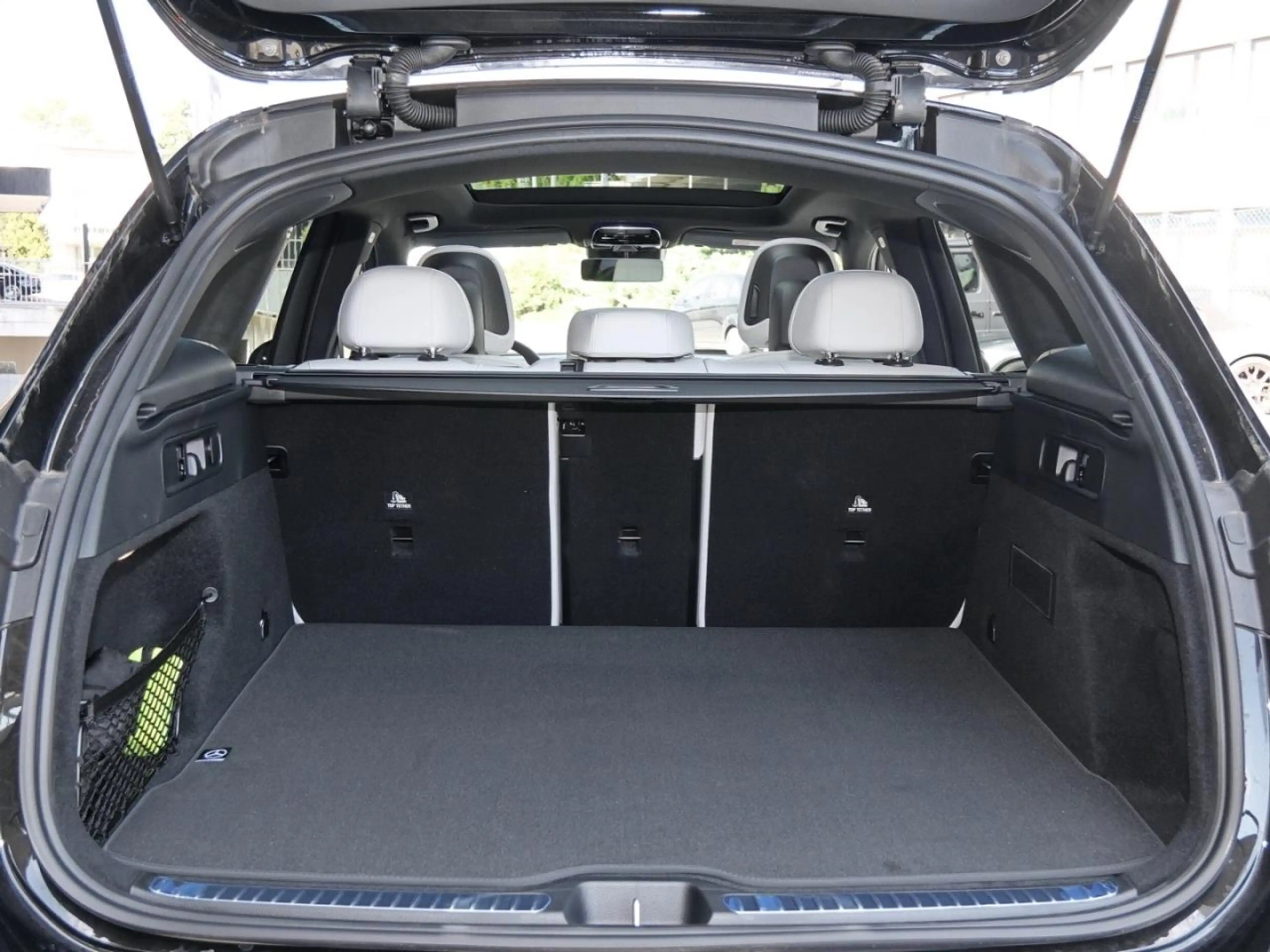 Mercedes-Benz GLC 220 d 4MATIC AMG Distronic Panorama 360° AHK — photo 6
