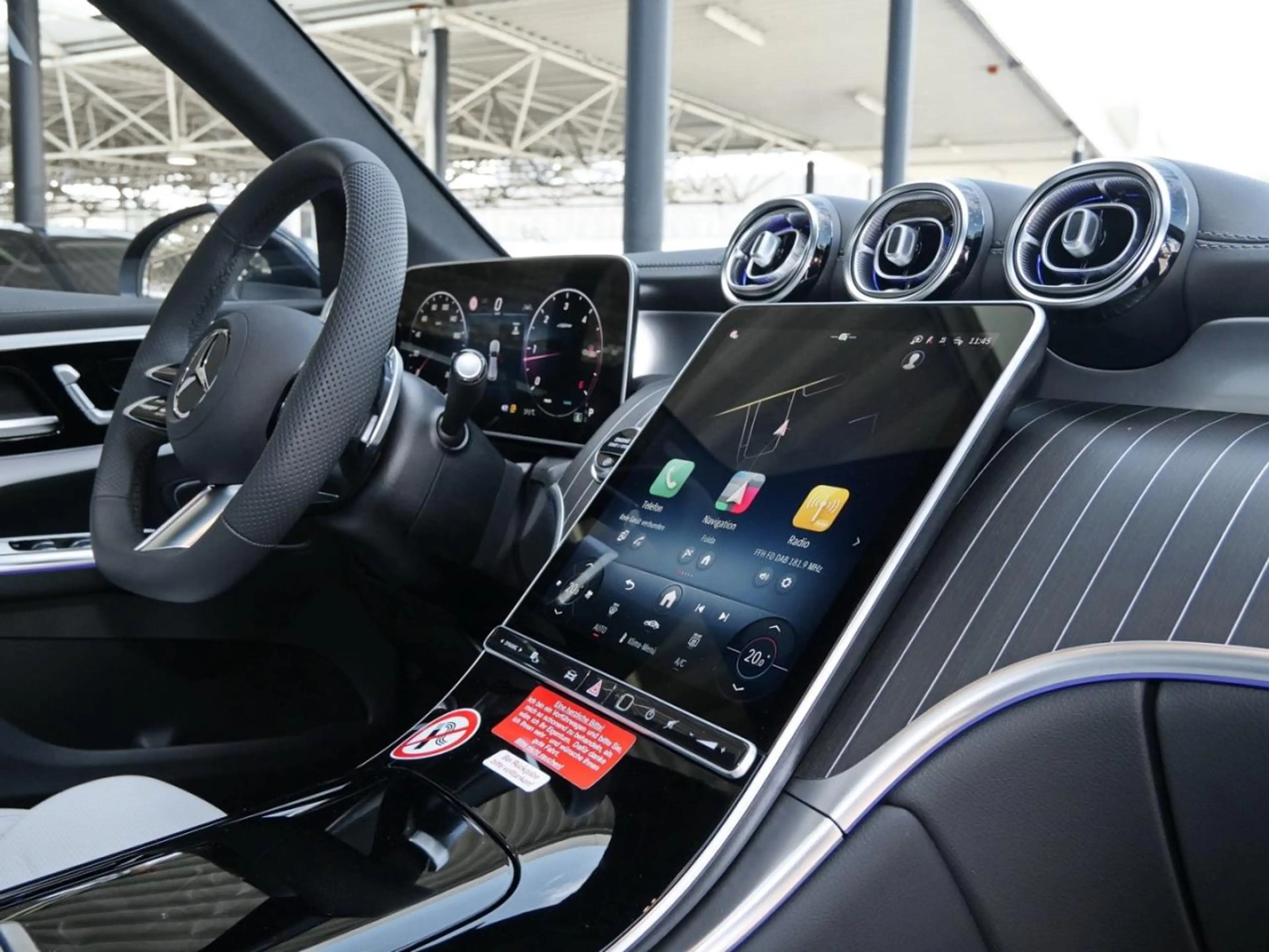Mercedes-Benz GLC 220 d 4MATIC AMG Distronic Panorama 360° AHK — photo 8