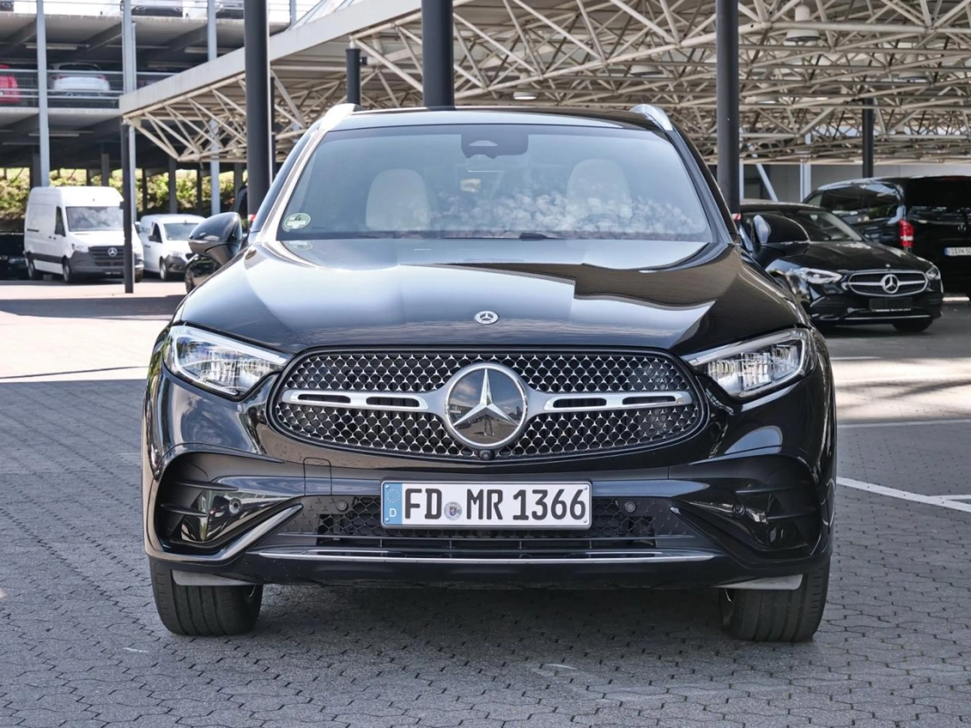 Mercedes-Benz GLC 220 d 4MATIC AMG Distronic Panorama 360° AHK — photo 2