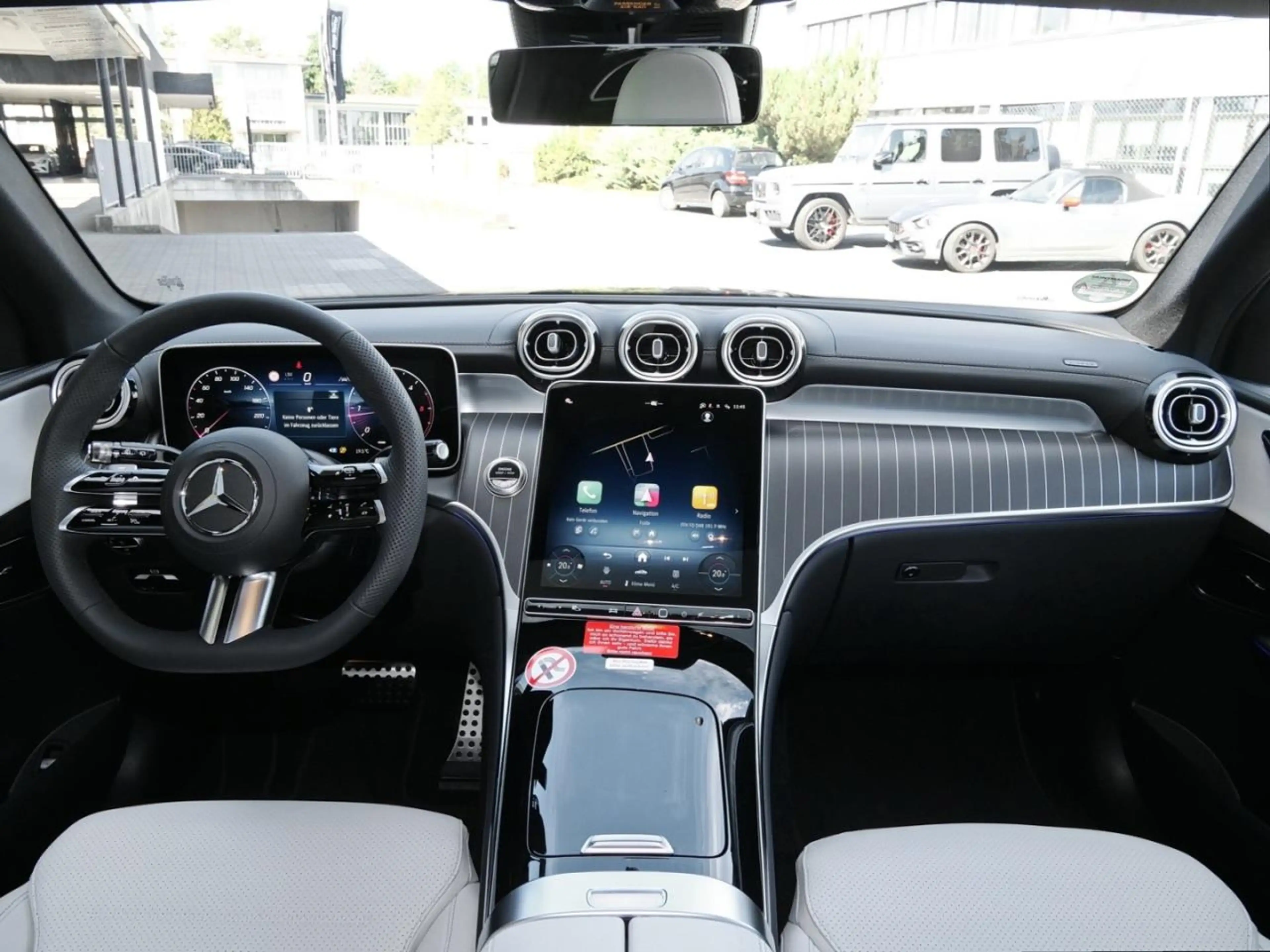 Mercedes-Benz GLC 220 d 4MATIC AMG Distronic Panorama 360° AHK — photo 12