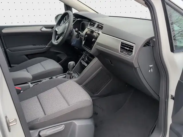 Volkswagen Touran view 4