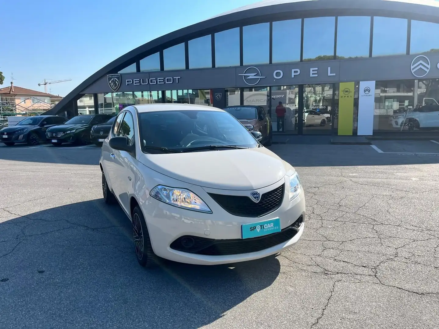 Lancia Ypsilon 1.2 69 CV 5 porte GPL Ecochic Gold Beige - 1