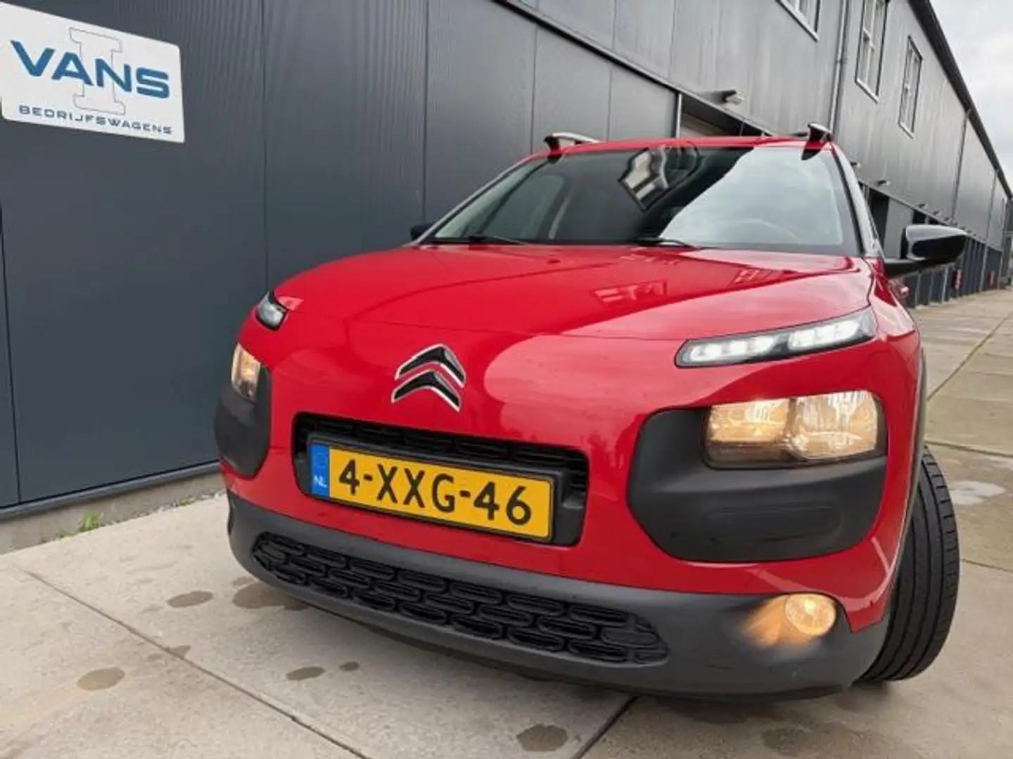 Citroen C4 Cactus 1.2 PureTech Shine 5 deurs Rouge - 2