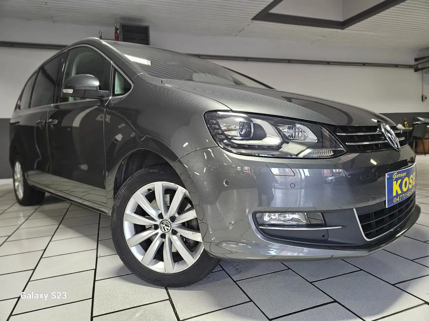 Volkswagen Sharan 2.0 CR TDi DSG//NAVIGATION/CLIMATISATION/1ERE MAIN Gris - 2