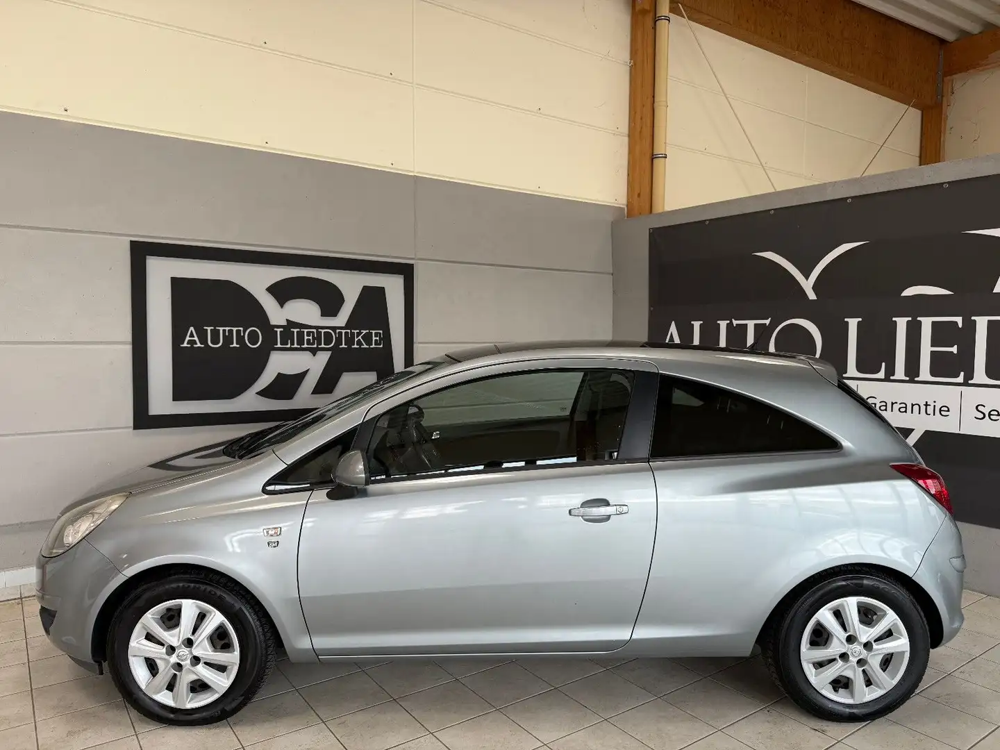 Opel Corsa D 1.4l  111 Jahre/PDC/Sitzhz./Lenkradhz. Plateado - 2