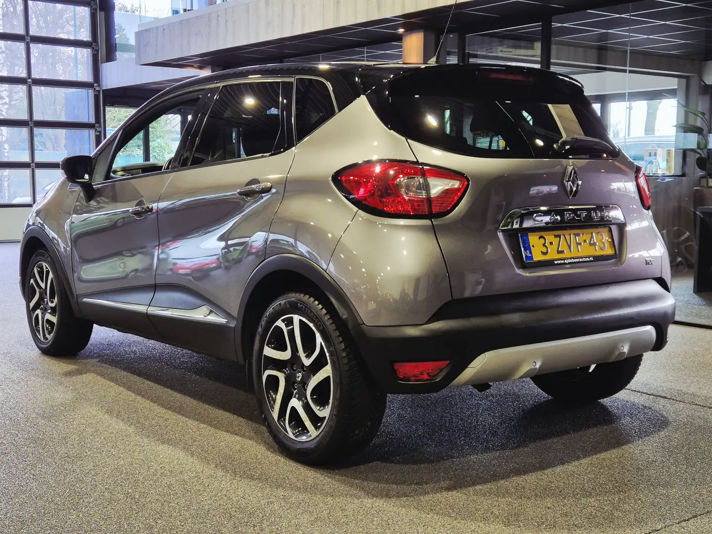Renault Captur 0.9 TCe Helly Hansen Navigatie | Cruise | Camera | Grau - 2