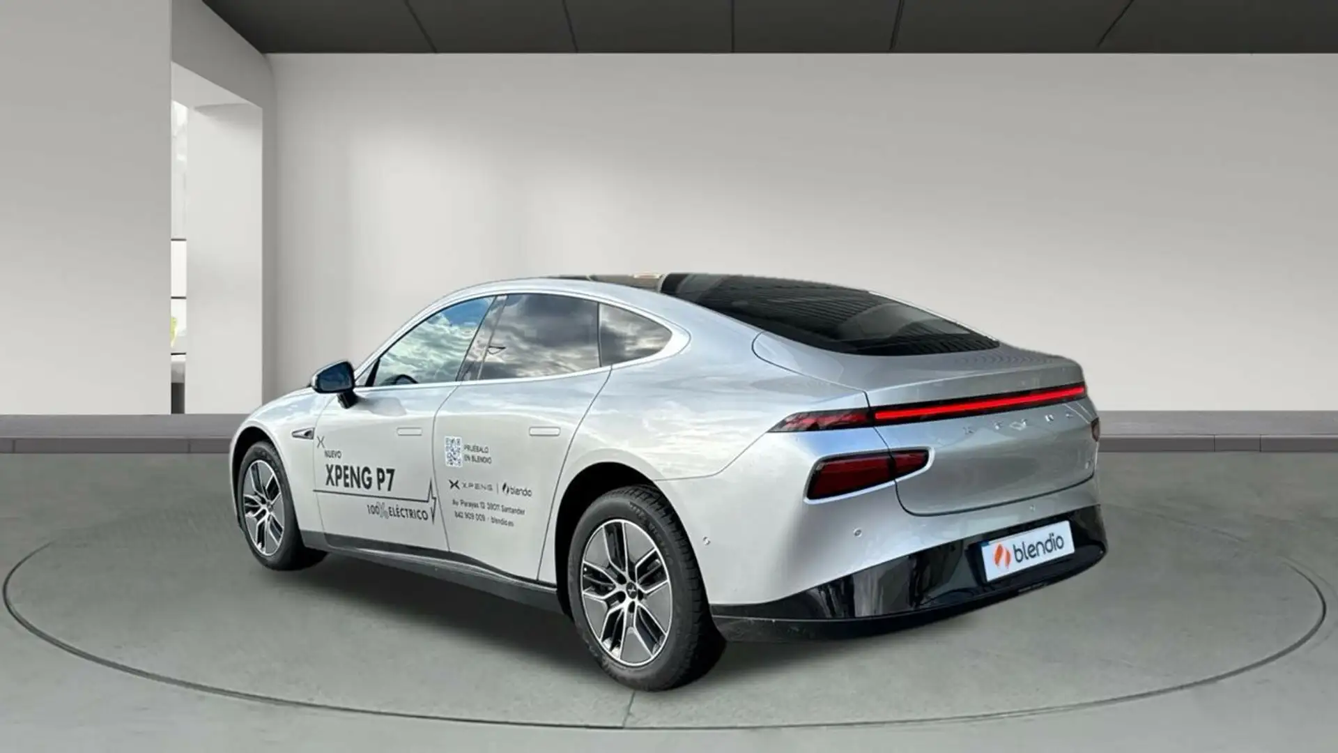 Xpeng P7 Long Range RWD 203kW Silber - 2