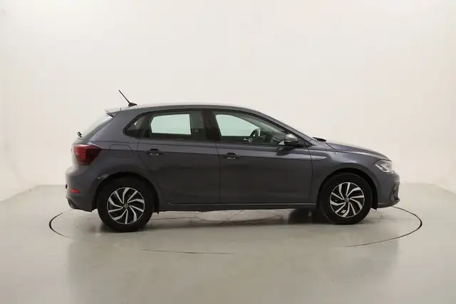 Volkswagen Polo view 6