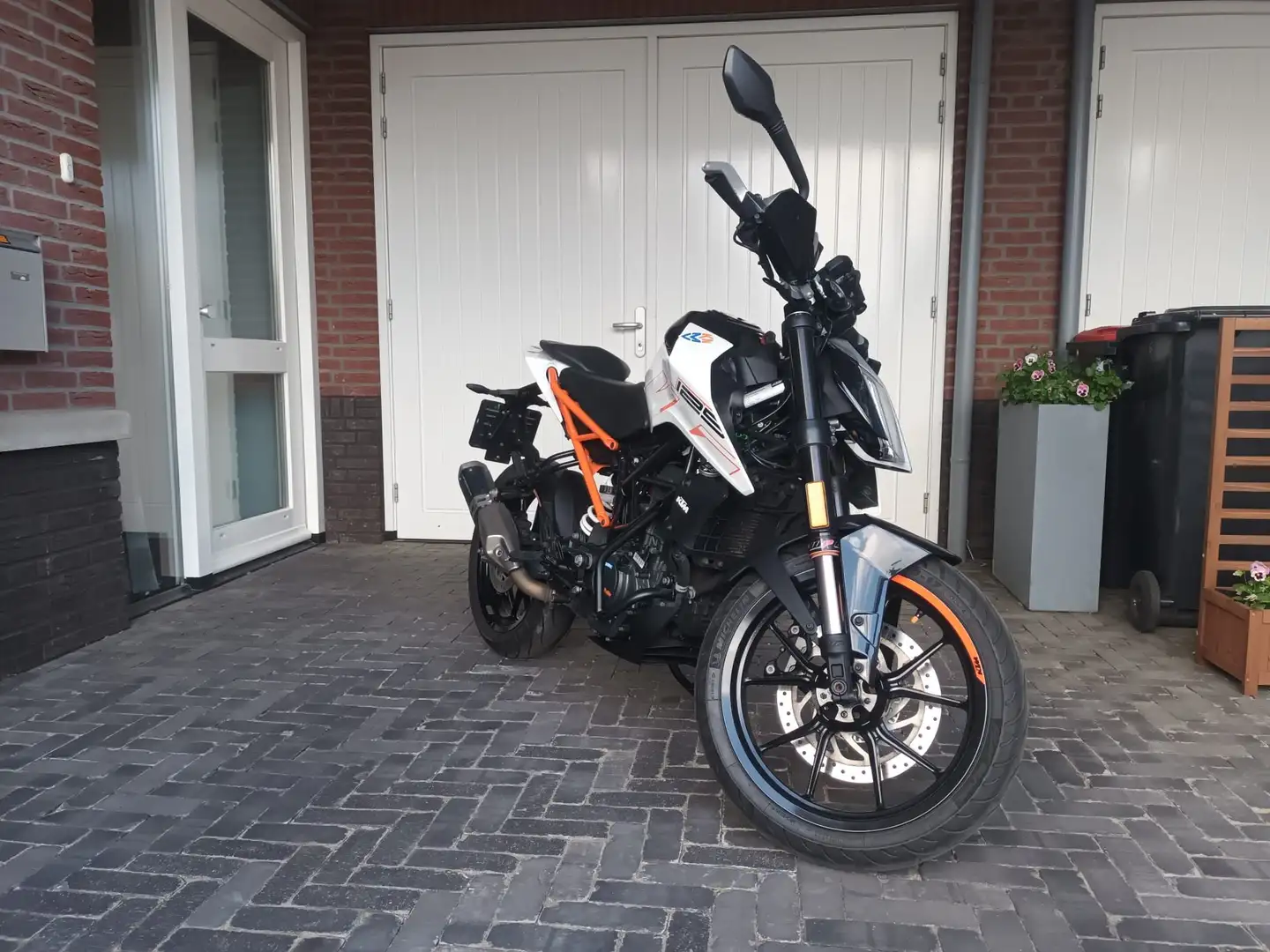 KTM 125 Duke Wit - 2