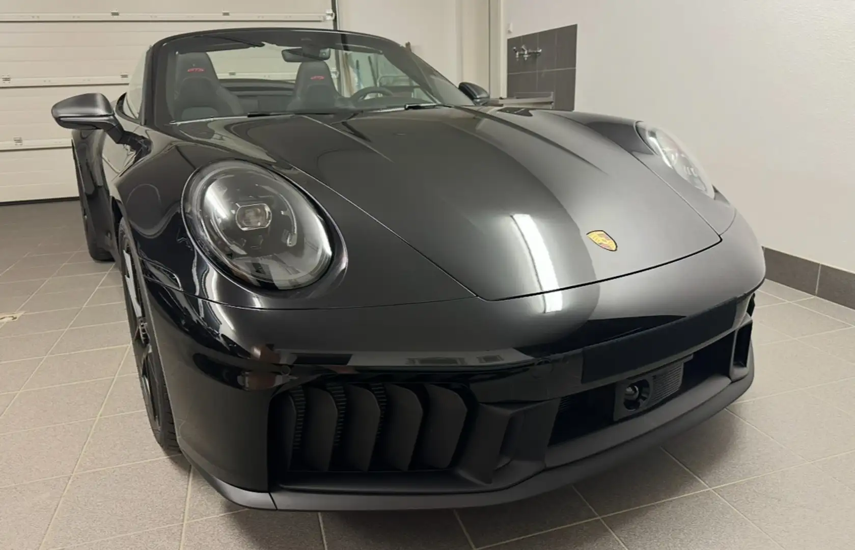 Porsche 911 Carrera 4 Cabrio GTS 1,9kWh PDK Topaussattung - 2