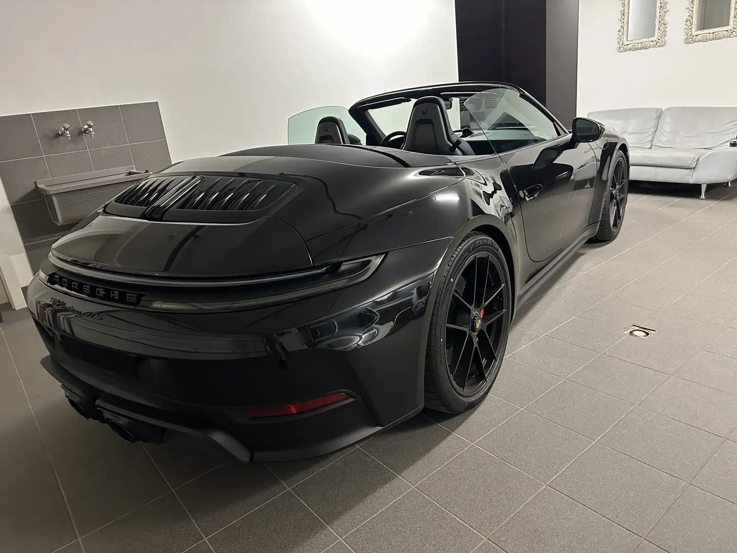 Porsche 911 Carrera 4 Cabrio GTS 1,9kWh PDK Topaussattung - 1