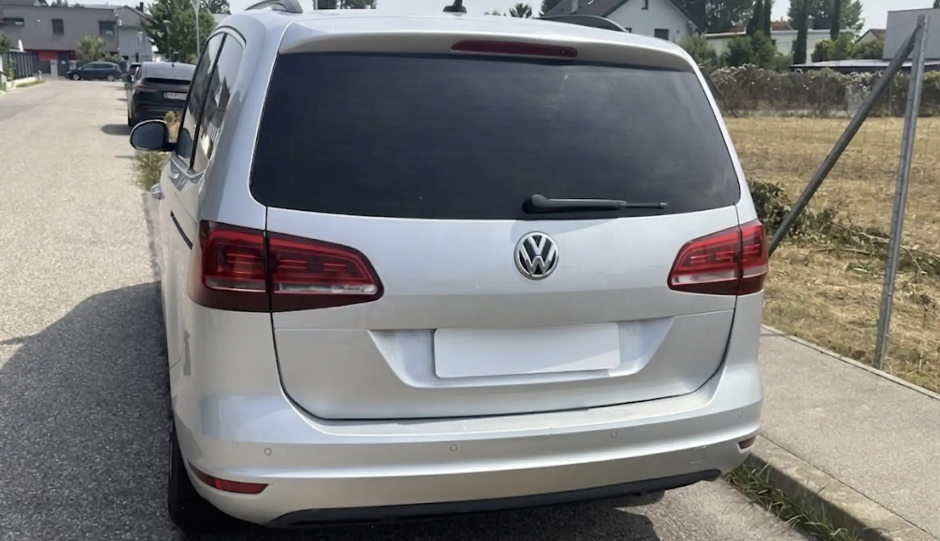 Volkswagen Sharan 6 Sitzer, Dynaudio Soundsystem, Schiebedach Silber - 2