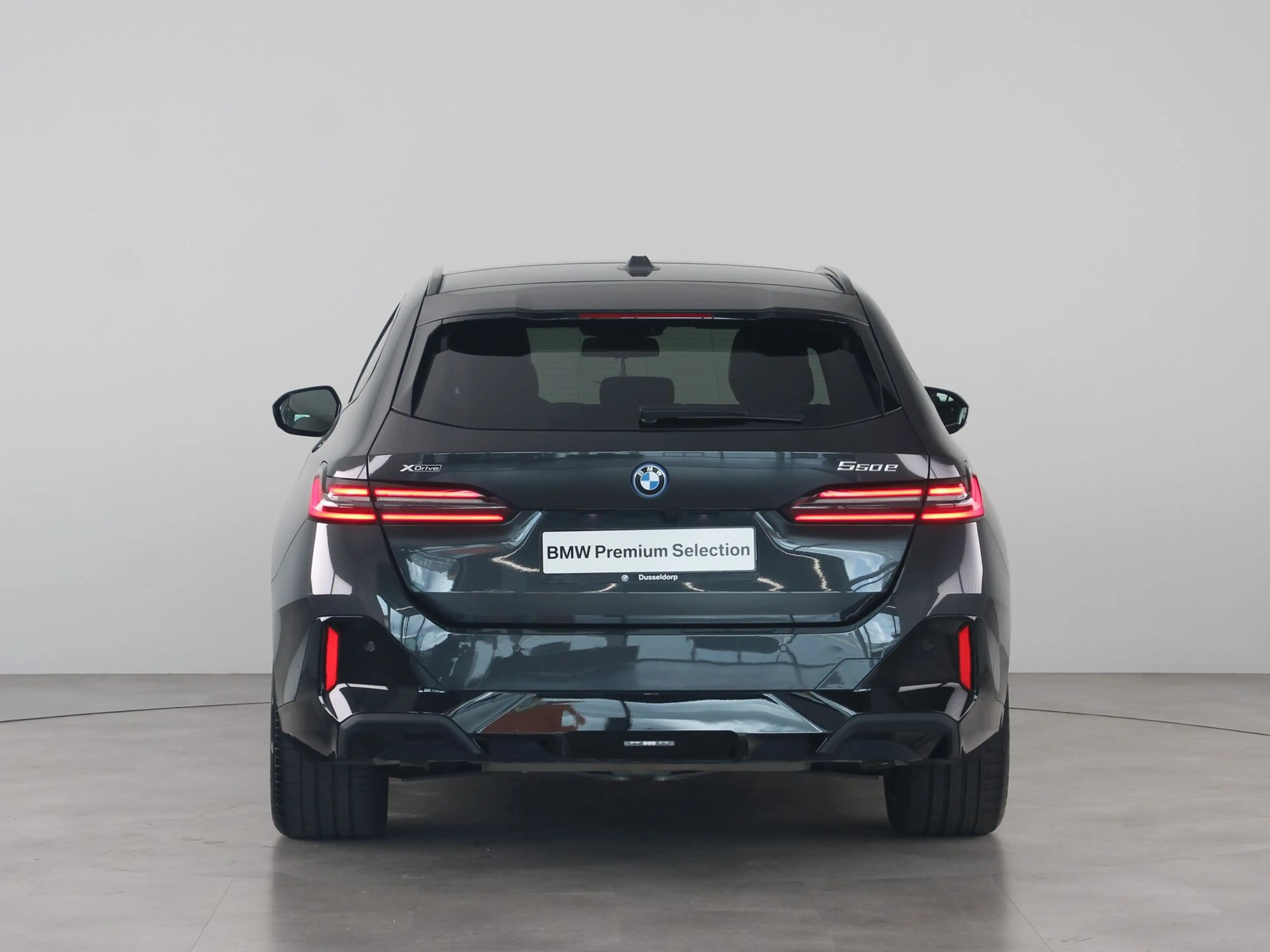 BMW 550 5 Serie 550e xDrive Touring — photo 10