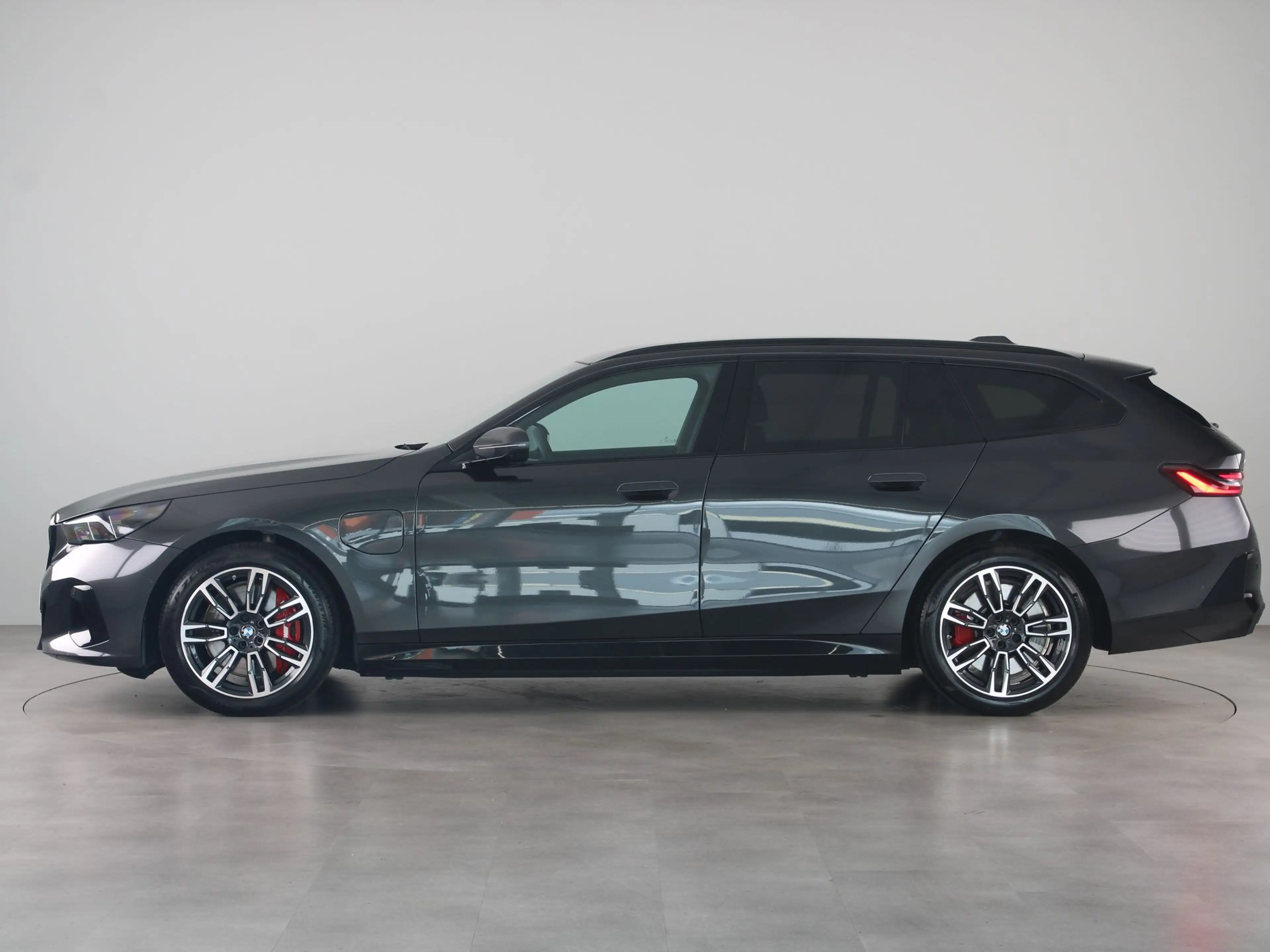 BMW 550 5 Serie 550e xDrive Touring — photo 12