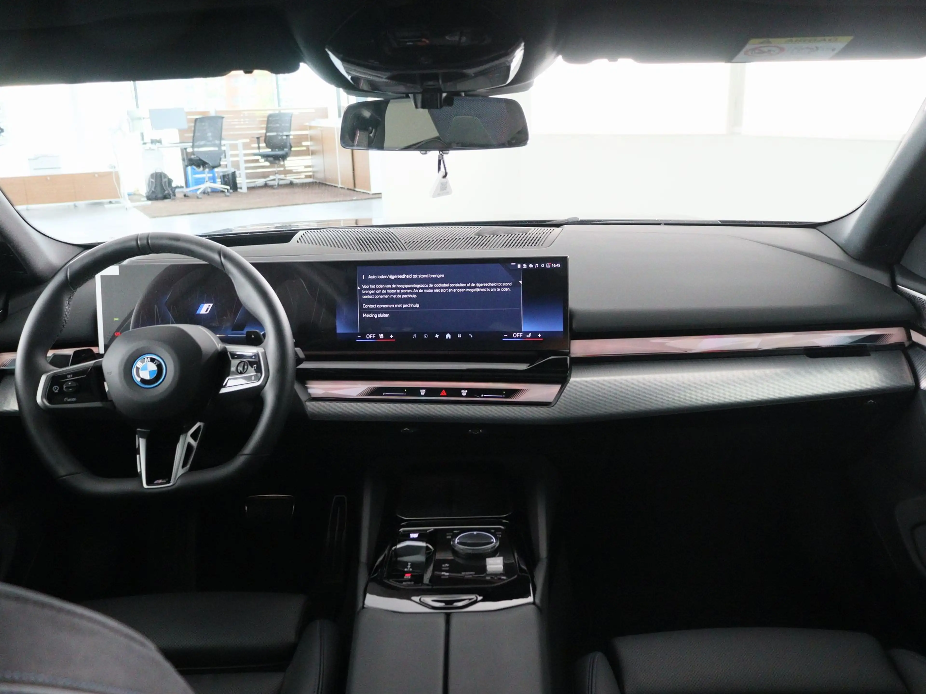 BMW 550 5 Serie 550e xDrive Touring — photo 13