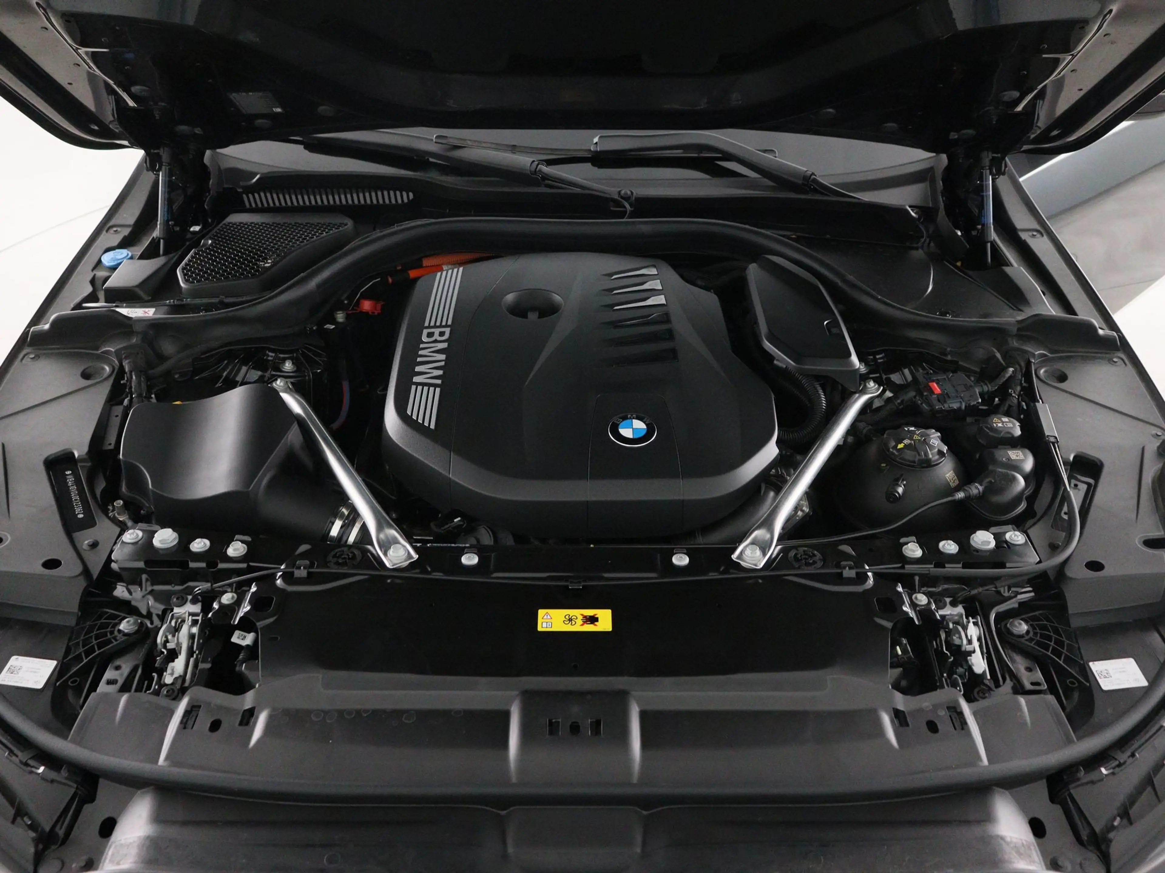 BMW 550 5 Serie 550e xDrive Touring — photo 4