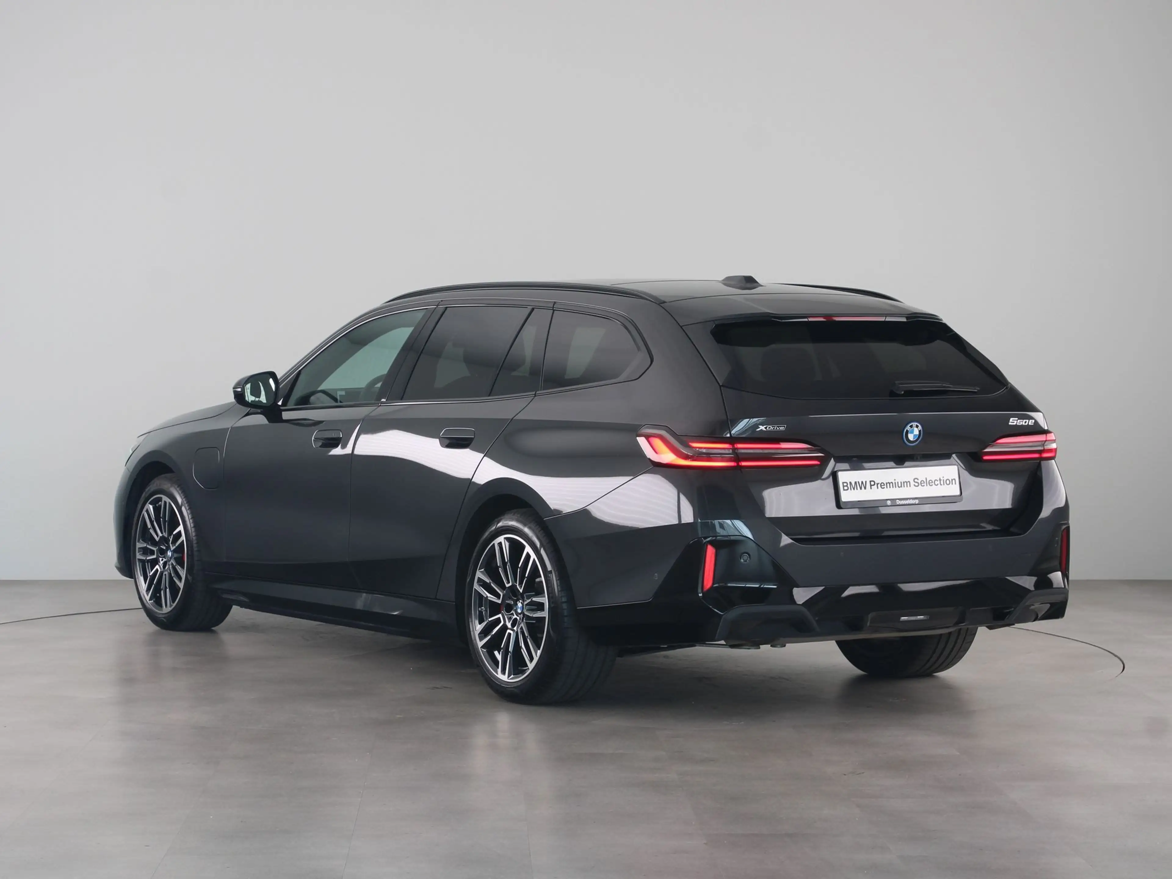 BMW 550 5 Serie 550e xDrive Touring — photo 11