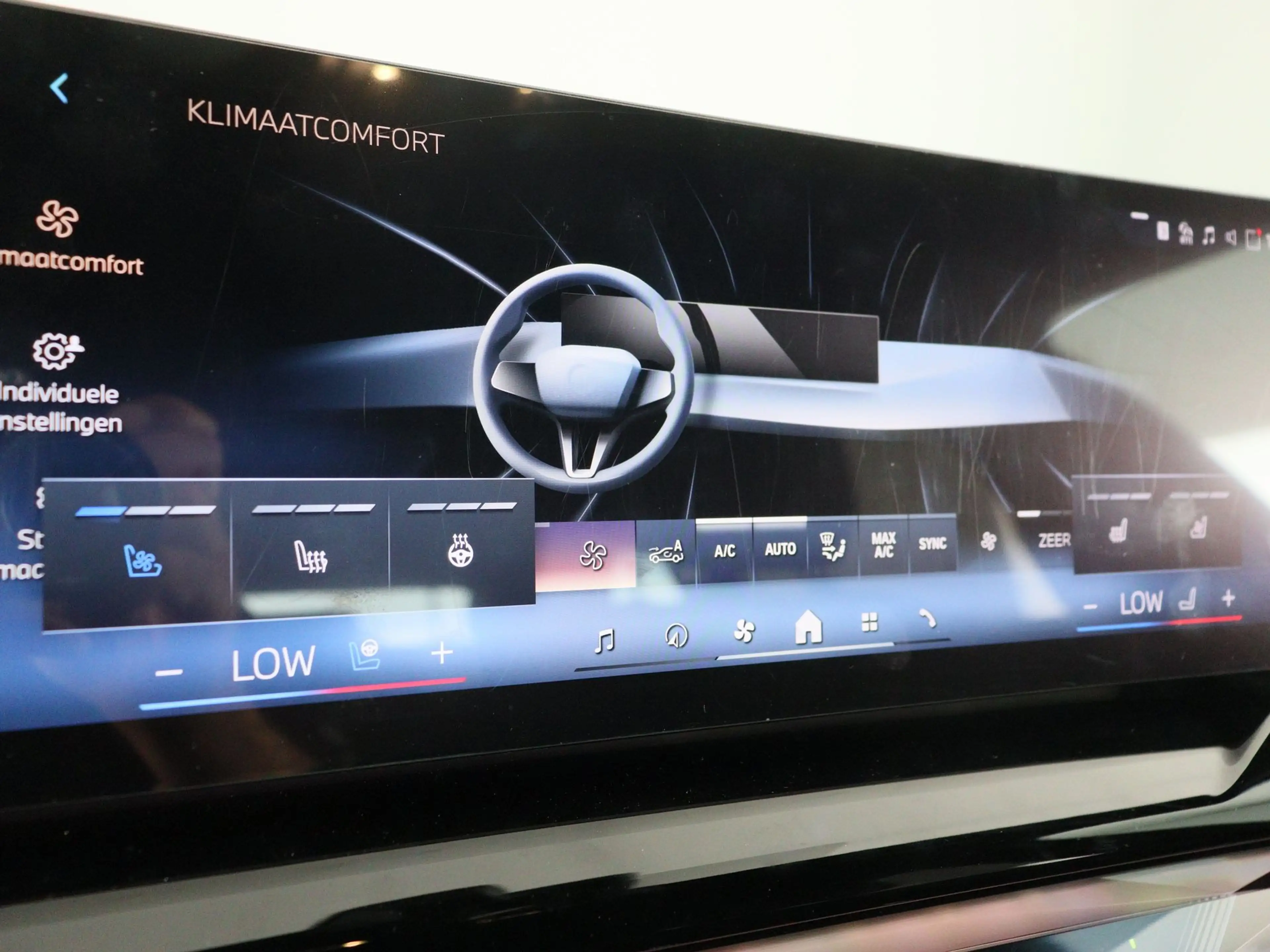 BMW 550 5 Serie 550e xDrive Touring — photo 14