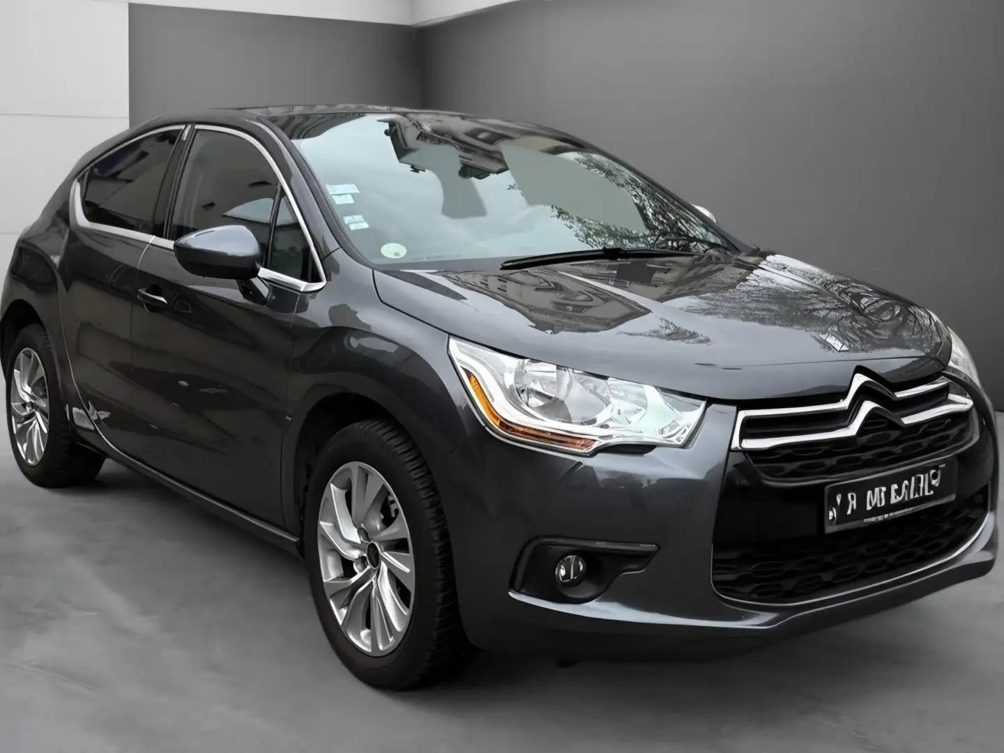 Citroen DS4 DS4 e-HDi 115 Airdream So Chic BMP6 Grau - 1