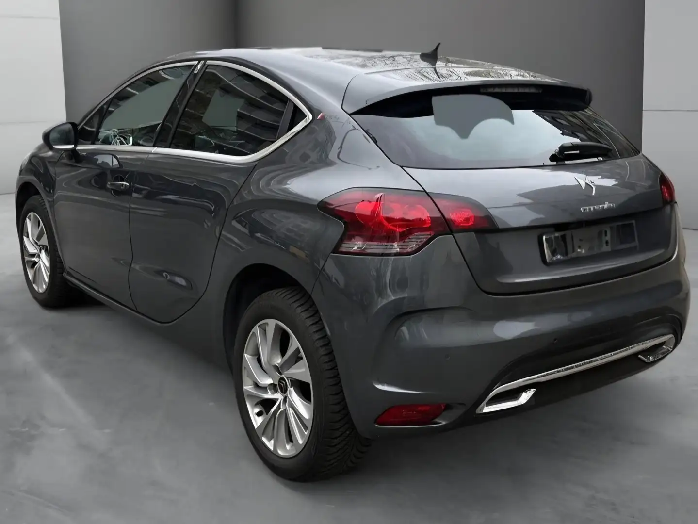 Citroen DS4 DS4 e-HDi 115 Airdream So Chic BMP6 Grau - 2