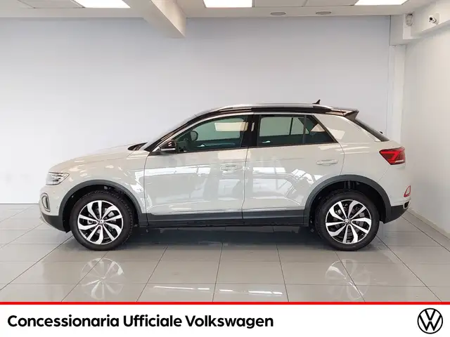 Volkswagen T-Roc view 4