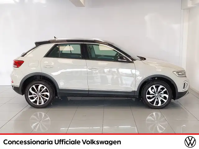 Volkswagen T-Roc view 7