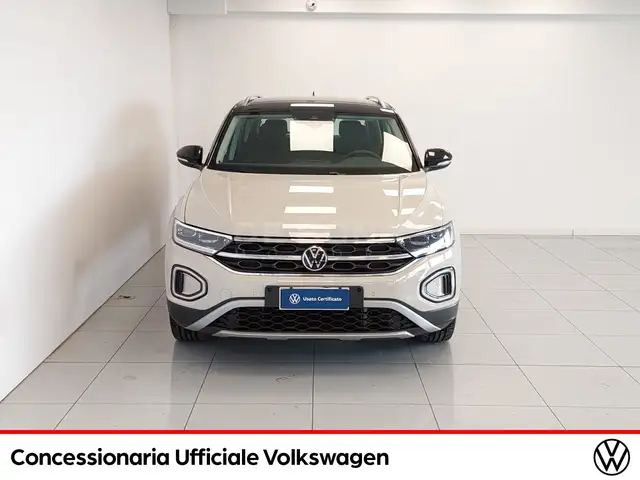 Volkswagen T-Roc view 3