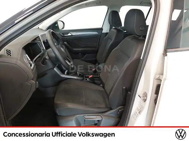 Volkswagen T-Roc view 8