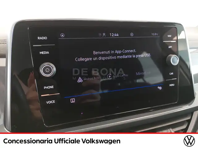 Volkswagen T-Roc view 13