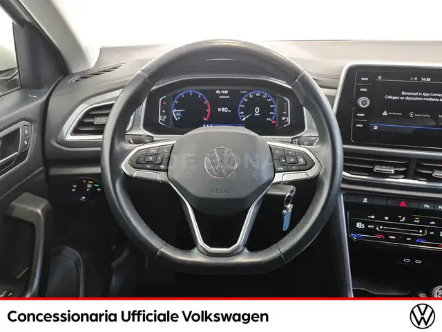 Volkswagen T-Roc view 11