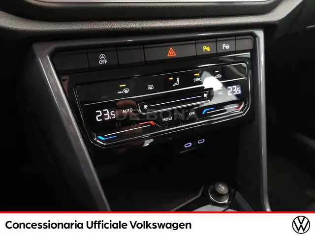 Volkswagen T-Roc view 15